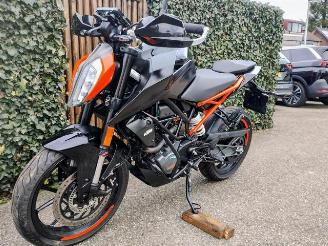 KTM 125 Duke ABS picture 2