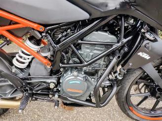 KTM 125 Duke ABS picture 10