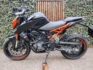 KTM 125 Duke ABS picture 1