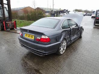 uszkodzony samochody osobowe BMW 3-serie 330 Ci 2002/2