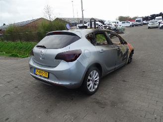 Coche siniestrado Opel Astra 1.4 16v 2012/11