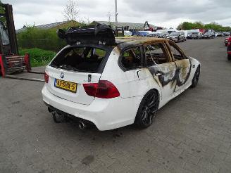 Damaged car BMW 3-serie Touring 320d 2011/10