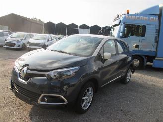 damaged passenger cars Renault Captur 0.9 Zen 2016/3