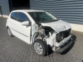 uszkodzony samochody osobowe Peugeot 108 108, Hatchback, 2014 1.0 12V 2014/10