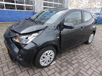 uszkodzony samochody osobowe Toyota Aygo 1.0 VVT-I  AUTOMAAT X-PLAY 2018/6