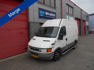 uszkodzony samochody osobowe Iveco Daily 35 C 13V 300 h 2 - l1 dubbel lucht marge bus export only 2001/2