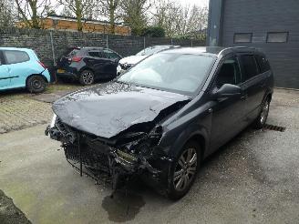 Damaged car Opel Astra 1.6 Cosmo 2010/9