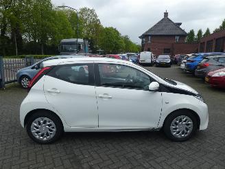 Toyota Aygo 1.0 VVT-i x-play Airco picture 9