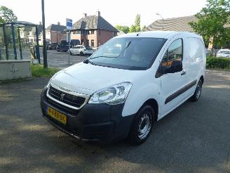 damaged commercial vehicles Peugeot Partner 120 1.6 HDi 75 L1 XR Airco 3 Pers. 2017/1