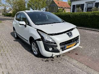 Voiture accidenté Peugeot 3008 1.6-16V THP 155 2013/4