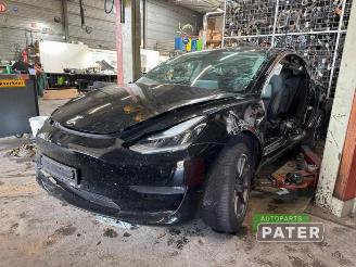 uszkodzony samochody osobowe Tesla Model 3 Model 3, Sedan, 2017 EV AWD 2019/5