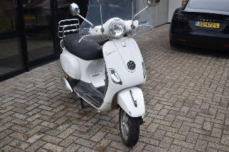 Vaurioauto  scooters Vespa  s 2011/11