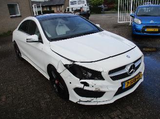 uszkodzony samochody osobowe Mercedes Cla-klasse 200 Ambition Automaat 2013/9