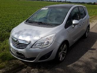 uszkodzony samochody osobowe Opel Meriva 1.4 16v turbo 2011/2
