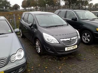 Salvage car Opel Meriva B 1.4 16v 2013/1