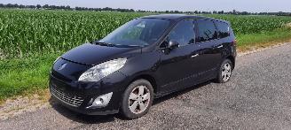 Salvage car Renault Scenic 2.0 16v Automaat 2011/1