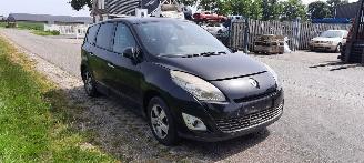 Renault Scenic 2.0 16v Automaat picture 2