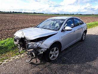 damaged passenger cars Chevrolet Cruze  2011/6