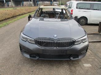 Démontage voiture BMW 3-serie 330 E 2022/1