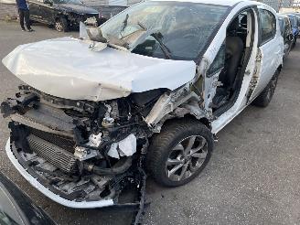 Damaged car Opel Corsa-E 1.3 cdti 2016/1