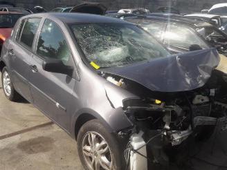 Coche accidentado Renault Clio Clio III (BR/CR), Hatchback, 2005 / 2014 1.2 16V TCe 100 2007/10