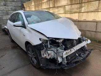 uszkodzony samochody osobowe Toyota Auris Auris Touring Sports (E18), Combi, 2013 / 2018 1.8 16V Hybrid 2014/6