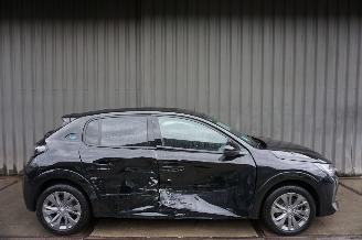 damaged passenger cars Peugeot e-208 50kWh 100kW Achteruitrijcamera Allure Pack 2023/9