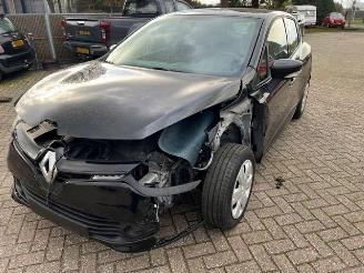 skadebil auto Renault Clio  2015/11