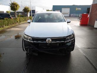uszkodzony samochody osobowe Volkswagen Tiguan  2019/3