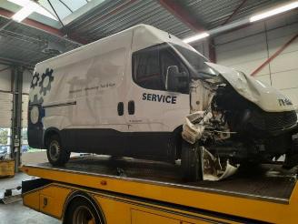uszkodzony samochody osobowe Iveco New Daily New Daily VI, Van, 2014 33S15, 35C15, 35S15 2016/8
