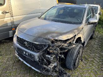 damaged passenger cars Peugeot 3008 1.2 Puretech Blue Lease Premium  ( 37887 Km ) 2020/2