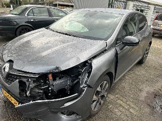 damaged passenger cars Renault Clio 1.0 TCe Evolution 2023/6