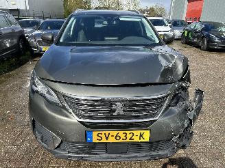 Voiture accidenté Peugeot 5008 1.2 PureTech 2018/6
