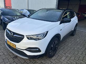 damaged passenger cars Opel Grandland X  1.2 Turbo Business Executive 2020/3