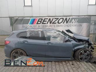uszkodzony samochody osobowe BMW 1-serie 1 serie (F40), Hatchback, 2019 118i 1.5 TwinPower 12V 2021/10
