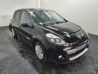 damaged campers Renault Clio Clio 3 1.2 TCe Collection 2012/6