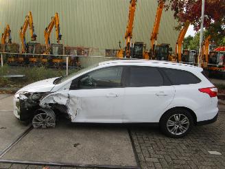 damaged passenger cars Ford Focus 1.0 ecoboost 92kW E5 2014/5