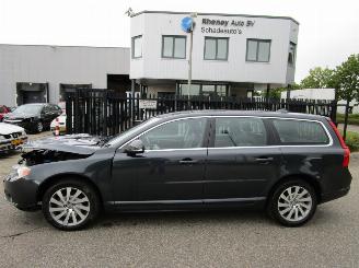 Voiture accidenté Volvo V-70 T4 132kW Limited Edition 2012/1