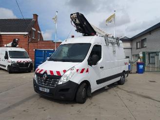 dañado vehículos comerciales Renault Master HOOGTEWERKER 2019/7