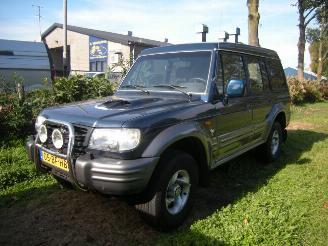 Vaurioauto  commercial vehicles Hyundai Galloper 2.5 TCI High Roof exceed uitvoering met oa airco, 4wd enz 2002/8