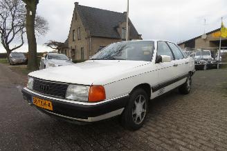 Coche accidentado Audi 100 5 CILINDER BENZINE AIRCO 1984/2