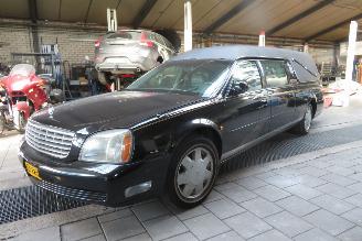 krockskadad bil caravan Cadillac De Ville BEGRAFENISAUTO / LIJKWAGEN V8 BENZINE 2000/10