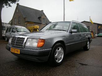 krockskadad bil auto Mercedes 200-300D 3.0 300 TE 24_V (124.091) MULTI KLEPPER !!! UNIEKE AUTO MET OA AIRCO 1992/3