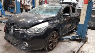 uszkodzony samochody osobowe Renault Clio Clio 1.5 DCI Eco Expression 2013/10