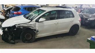 damaged passenger cars Volkswagen Golf Golf VII (AUA), Hatchback, 2012 / 2021 1.2 TSI BlueMotion 16V 2013/2