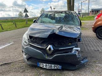 Voiture accidenté Renault Clio  2020/4