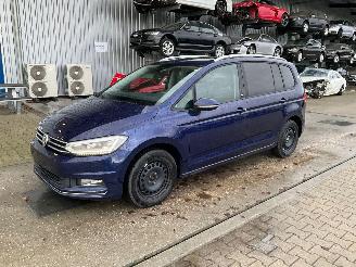 Vaurioauto  commercial vehicles Volkswagen Touran II 2.0 TDI 2018/12
