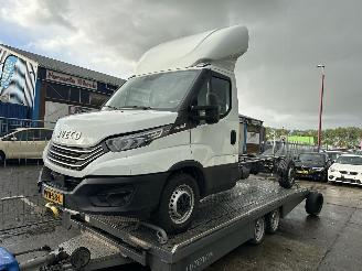 Schade bestelwagen Iveco Daily 2.3 115KW Autom. 35S16 410 Clima Navi Chassiscabine NAP 2023/4