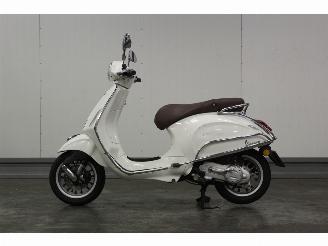 Vaurioauto  scooters Vespa  Primavera 4T. BROM schade 2017/0