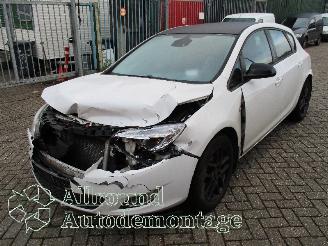 damaged passenger cars Opel Astra Astra J (PC6/PD6/PE6/PF6) Hatchback 5-drs 1.4 16V ecoFLEX (A14XER(Euro=
 5)) [74kW]  (12-2009/10-2015) 2011/6